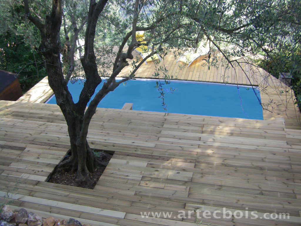 terrasse bois sur plusieurs etages incluant un tour de piscine hors-sol et des arbres