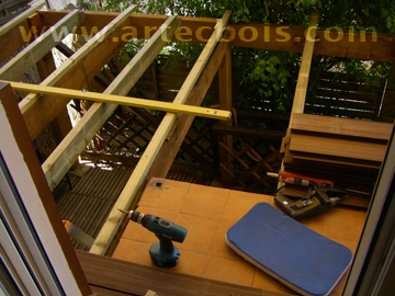 structure en de terrasse en hauteur en rénovation pour la pose de nouvelles lames de bois composite décor IPE
